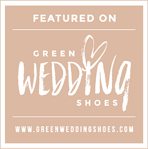 Insignia de "Publicado en el blog de bodas Green wedding shoes".